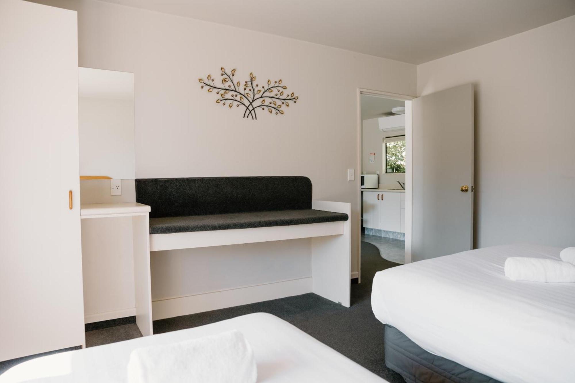 Amber Court Motel 4*