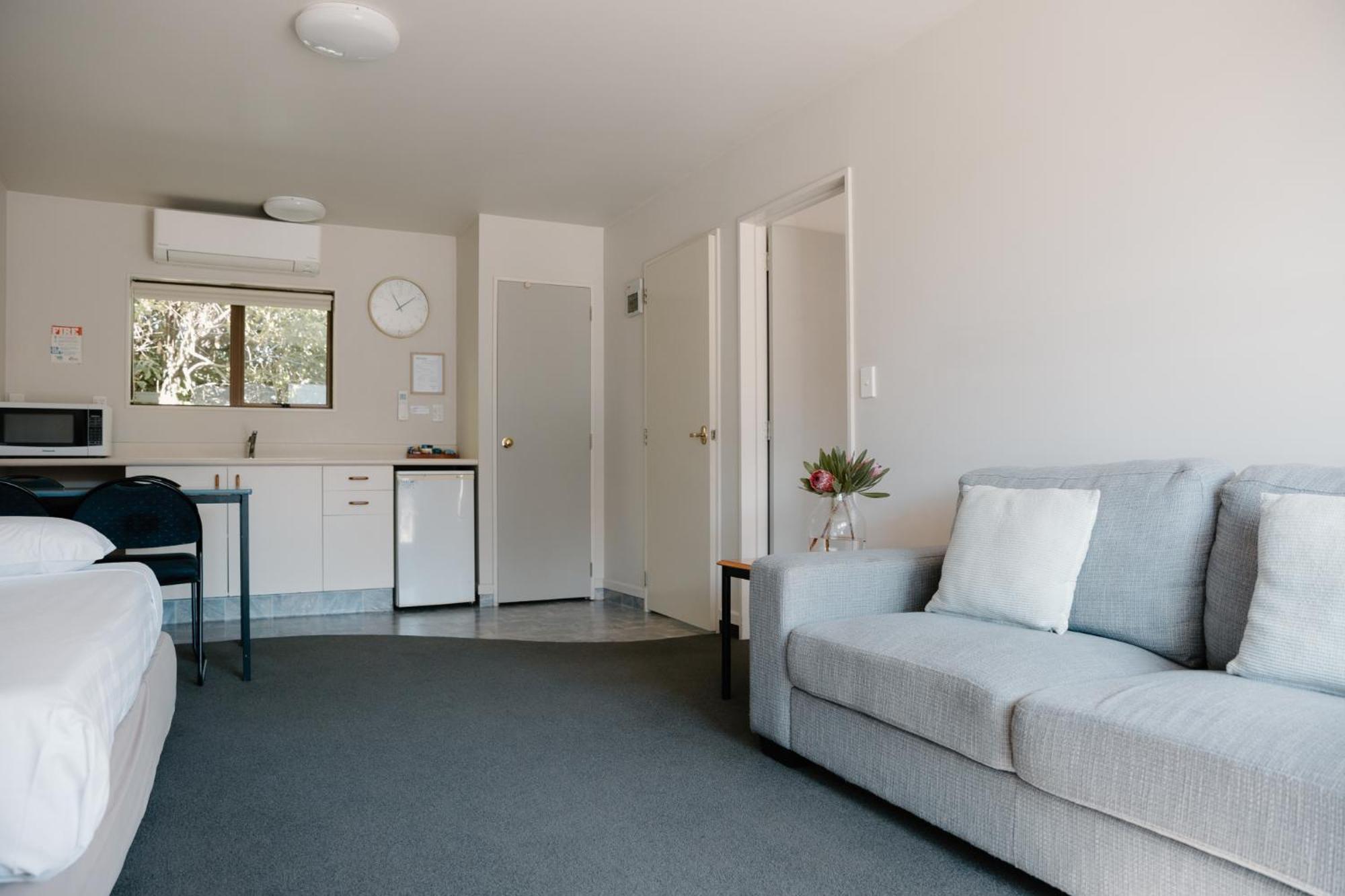 Amber Court Motel 4*