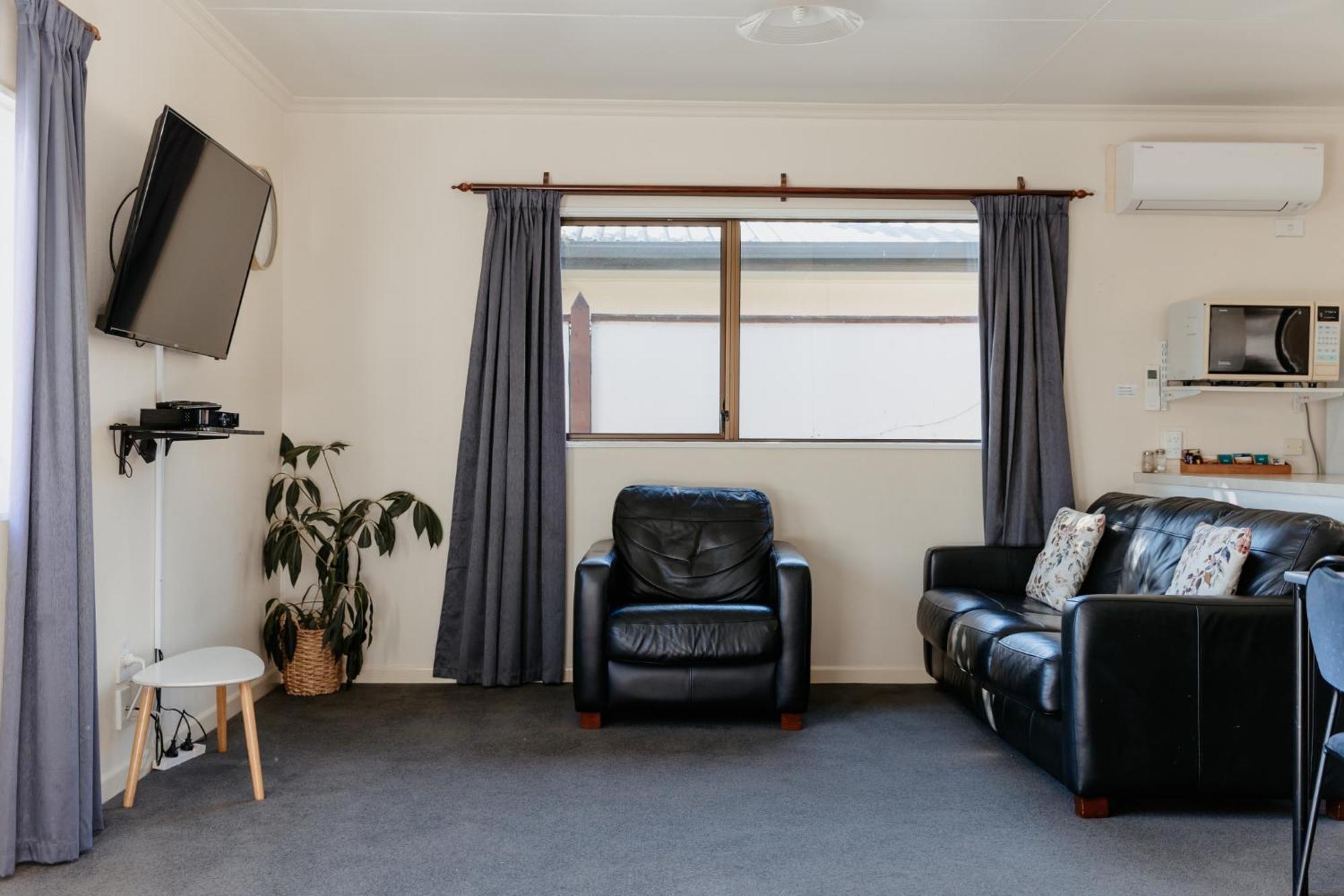 Amber Court Motel 4*
