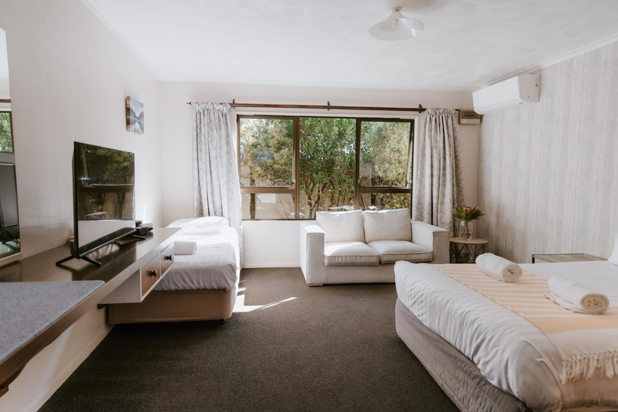 Amber Court 4*